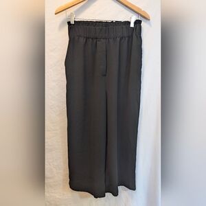 Elastic Waist Culottes with Pockets. Wide Legs
